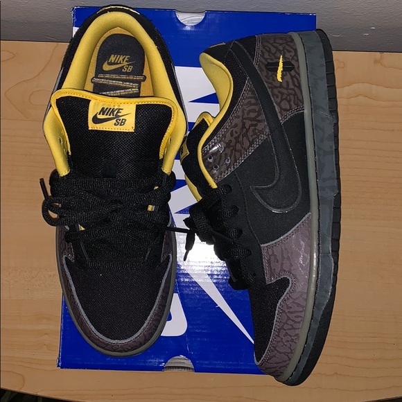 yellow curb nike sb dunk low